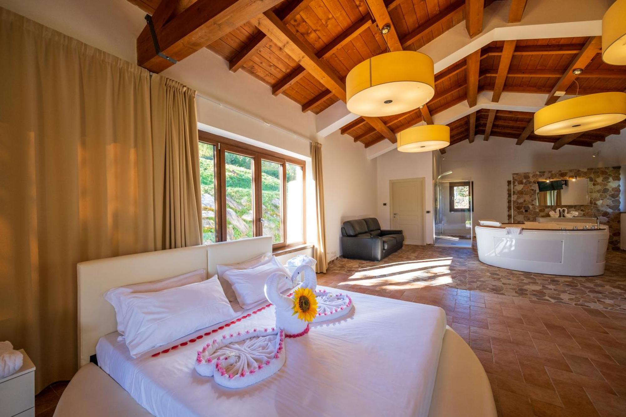 Agriturismo Borgo Biaia Camporgiano Exterior photo