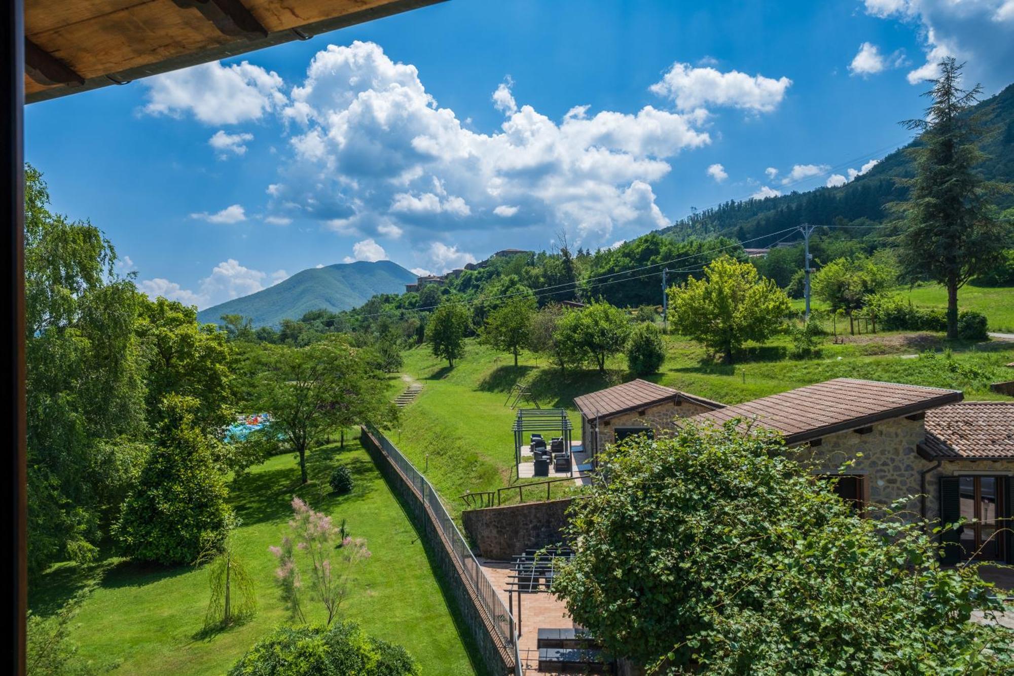 Agriturismo Borgo Biaia Camporgiano Exterior photo